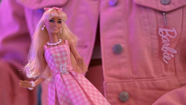 "Barbie Botox": Was streckt hinter dem Schönheitstrend?