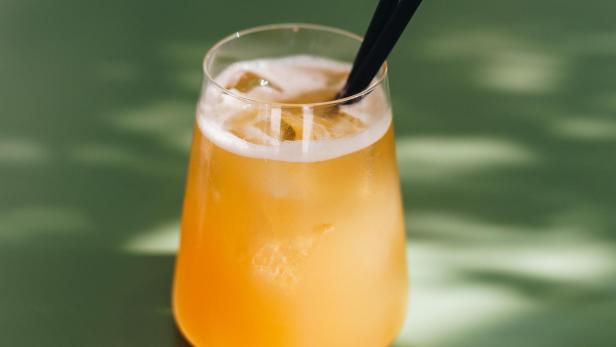 TikToks "Adrenal Cocktail" im Test: Hilft der Drink bei Müdigkeit?