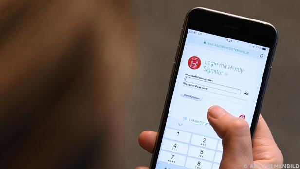 Ein Smartphone mit der App Digitales Amt