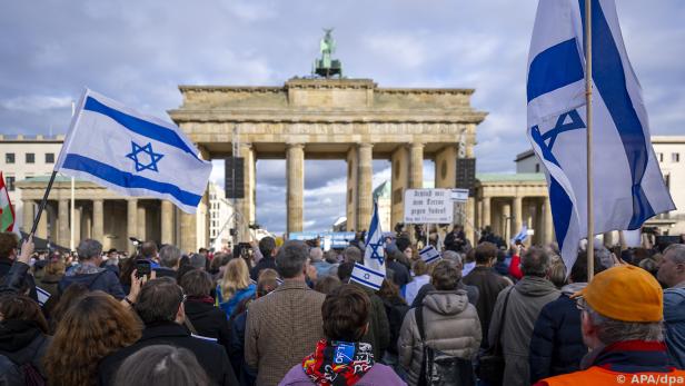 Kundgebung "Aufstehen gegen Terror, Hass und Antisemitismus" in Berlin