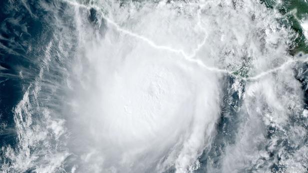 Hurrikan "Otis" vor der mexikanischen Küste