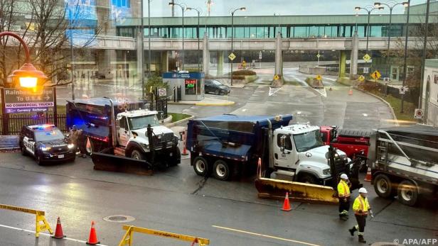 Die Polizei sperrte den Grenzübergang bei Niagara Falls