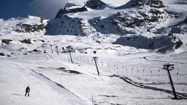 Blick auf eine der Abfahrten des berühmten Skiressorts