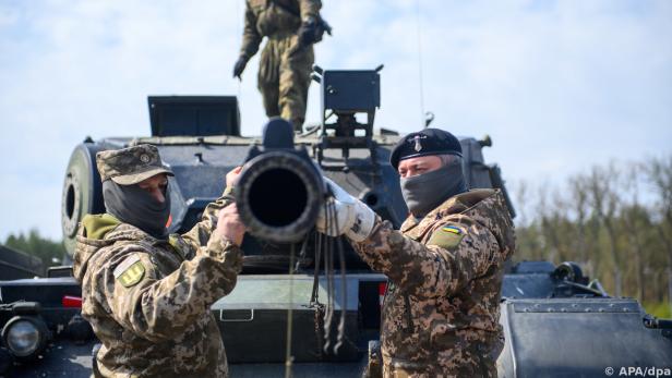 Militärausgaben und Zahl der Soldaten in der Ukraine extrem hoch