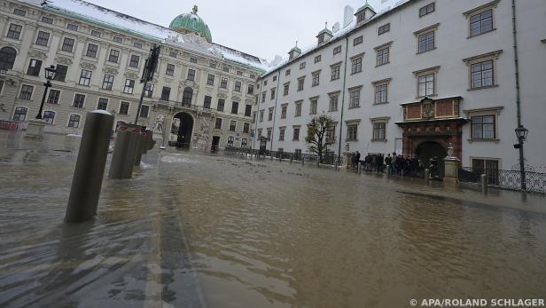 Innenhöfe und Heldenplatz teils geflutet