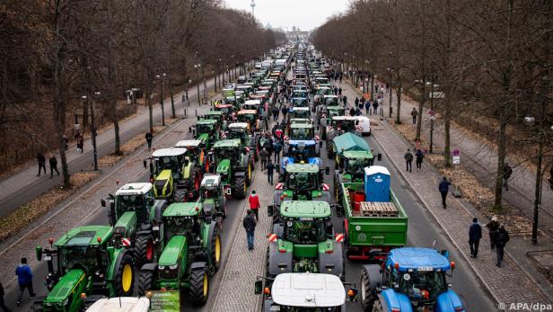 Landwirte demonstrierten mittels einer Traktorkolonne in Berlin
