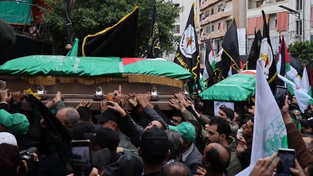 Flaggen der Hisbollah und Hamas allgegenwärtig