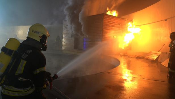 Die Löschung des Brandes gestaltete sich für die Feuerwehr besonders schwierig