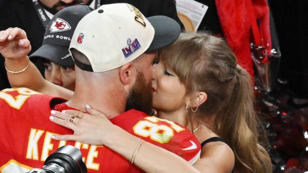 Super Bowl: So reagierten Taylor Swift und Travis Kelce auf den Sieg