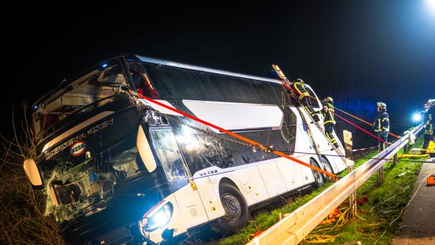 Glimpfliches Ende nach einem erneuten Busunfall in Deutschland