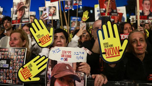 Menschen in Jerusalem fordern Rückkehr der Geiseln