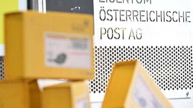 Zustellerin stahl in Neusiedl vor Wohnhäusern abgestellte Pakete