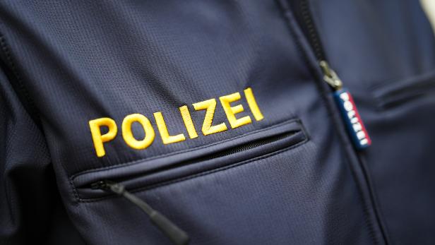 Einsatzkräfte rückten zu Explosion und Brand in Wien-Hietzing aus