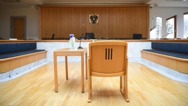 Im Schwurgerichtssaal des Landesgerichts Steyr ist Freitag der Prozess