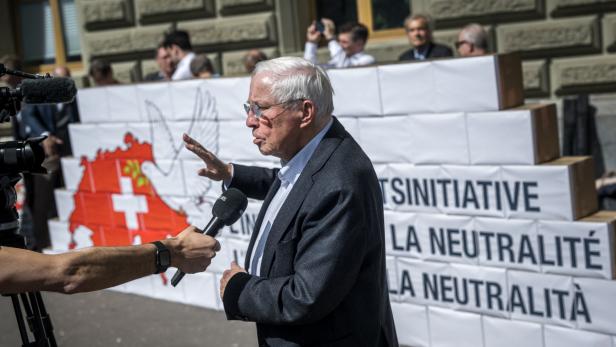 Schweizer Ex-Minister Blocher reichte Neutralitätsinitiative ein
