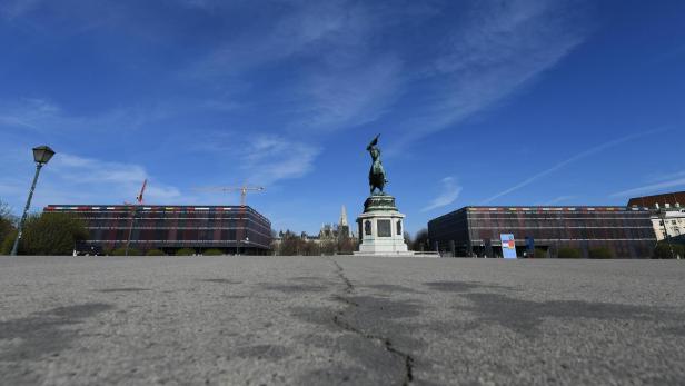 Am Heldenplatz werden symbolisch Feldbetten für Kranke aufgestellt