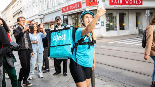 Von Wien nach Graz: Billie Steirisch liefert Sacher-Torte für Wolt