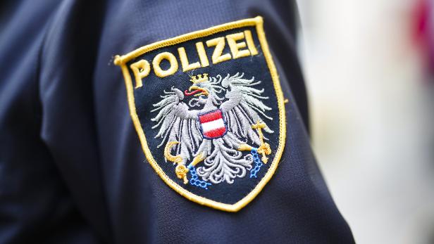 Die Polizei in Kufstein sucht nach vier oder fünf Männern