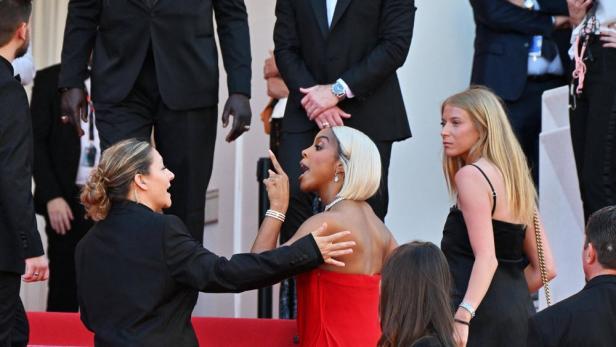 Kelly Rowland ist bei den Filmfestspielen von Cannes mit einer Security-Frau aneinandergeraten. Nun hat die Künstlerin ihr Schweigen gebrochen und ihre Sicht der Dinge erklärt.