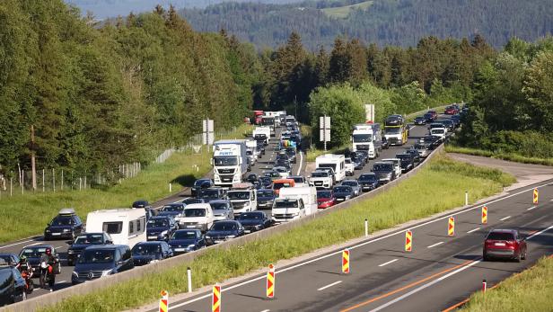 Mit Beginn der Sommerferien kommen auch Staus