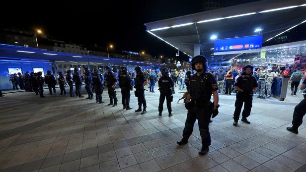 Die Polizei war in der Nacht zum Mittwoch beim Bahnhof im Großeinsatz