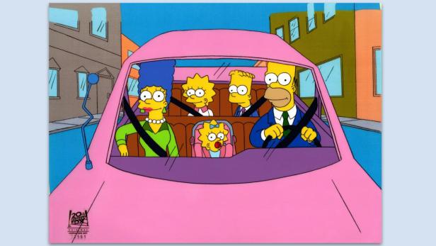 Die Familie Simpson sitzt zu fünft in einem rosa Auto