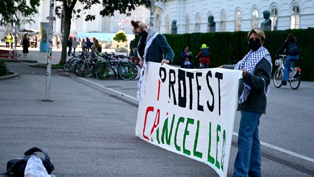 Demonstranten werfen der Polizei Repression vor