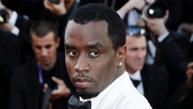 Die Anklage gegen den Rapper Sean "Diddy" Combs nimmt immer mehr an Fahrt auf. Seine Anwälte fordern nun die echten Namen der Opfer. Werden die Klarnamen bald enthüllt?