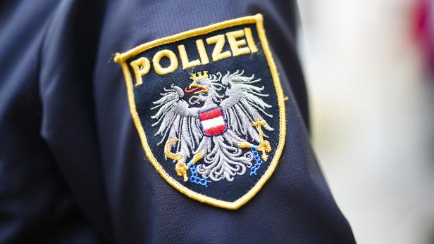 Bei einer Frontalkollision in Tirol wurden zwei Personen verletzt.