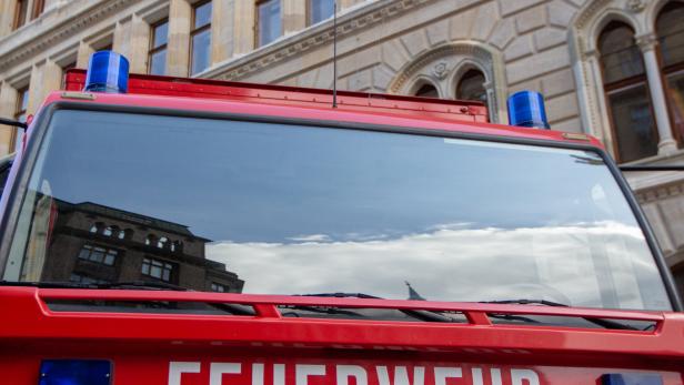 Gartenhütte stand beim Eintreffen der Feuerwehr schon in Vollbrand