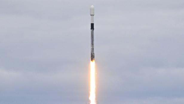 Die "Falcon 9" soll den Mondlander zum Ziel bringen