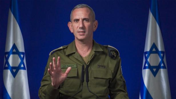 Israels Armeesprecher Daniel Hagari kritisiert die Hamas