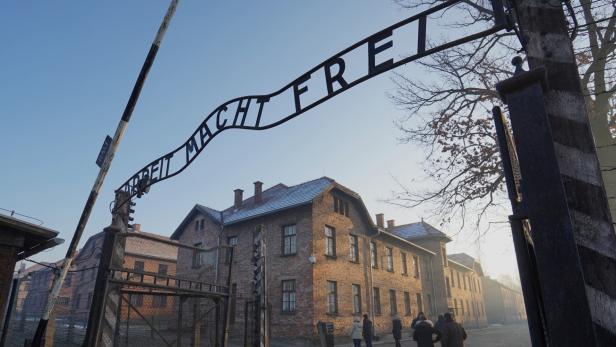 Haupttor zum ehemaligen KZ-Auschwitz-Birkenau