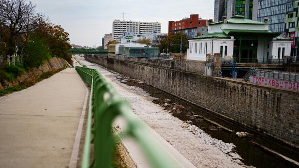 Die S80 muss über den Wienfluss drüber - oder unten durch