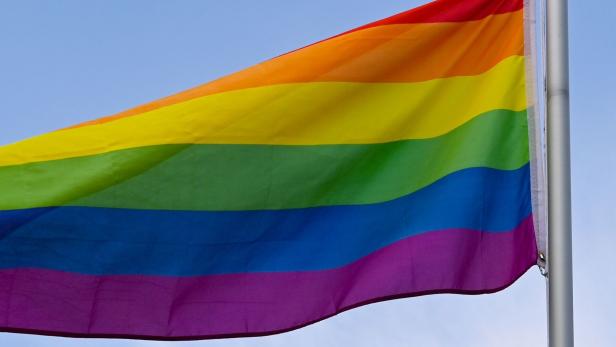 Regenbogenfahnen werden häufiger heruntergerissen