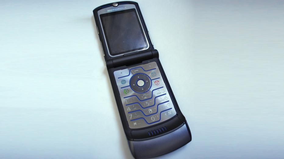 Endlich Motorola Bringt Das Klapphandy und Die 2000er Zur ck