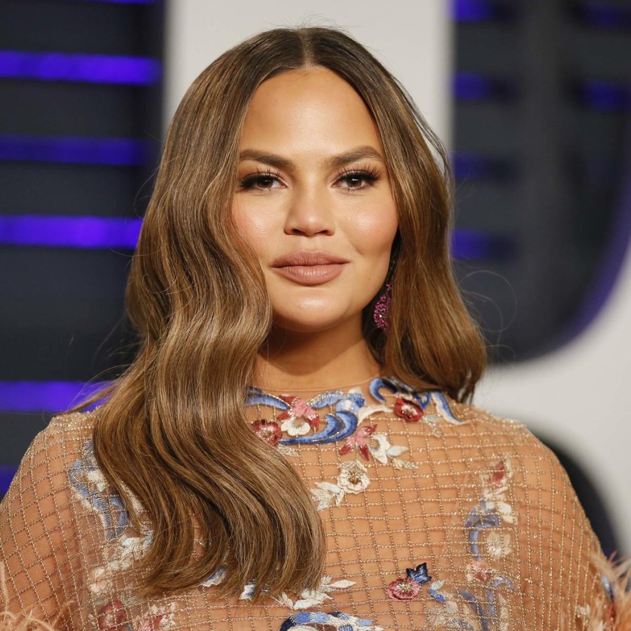 Chrissy Teigen Figur - She made her professional modeling debut in the