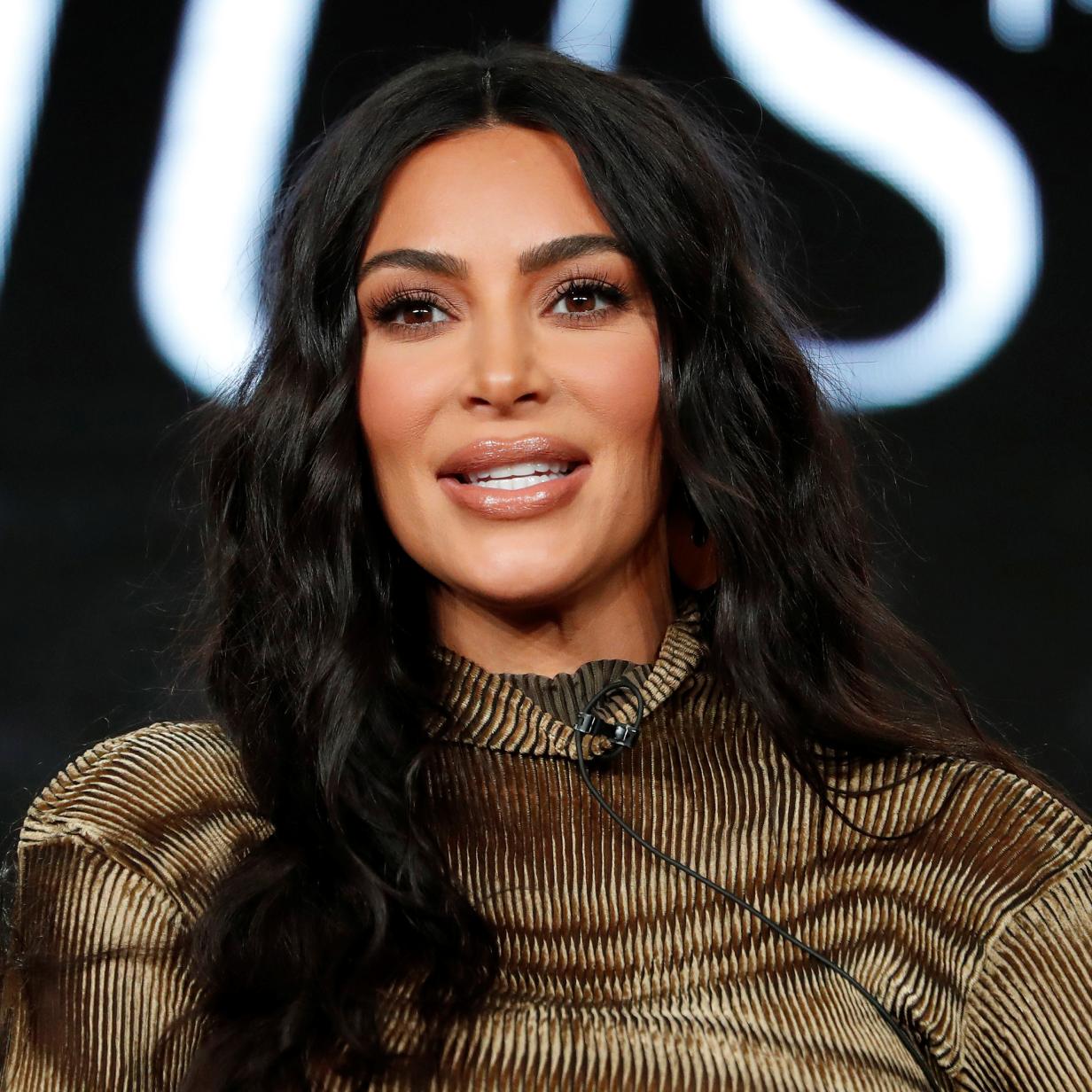 Kim Kardashian Schminkt Ihre Hande Dunkler Und Erntet Einen Shitstorm