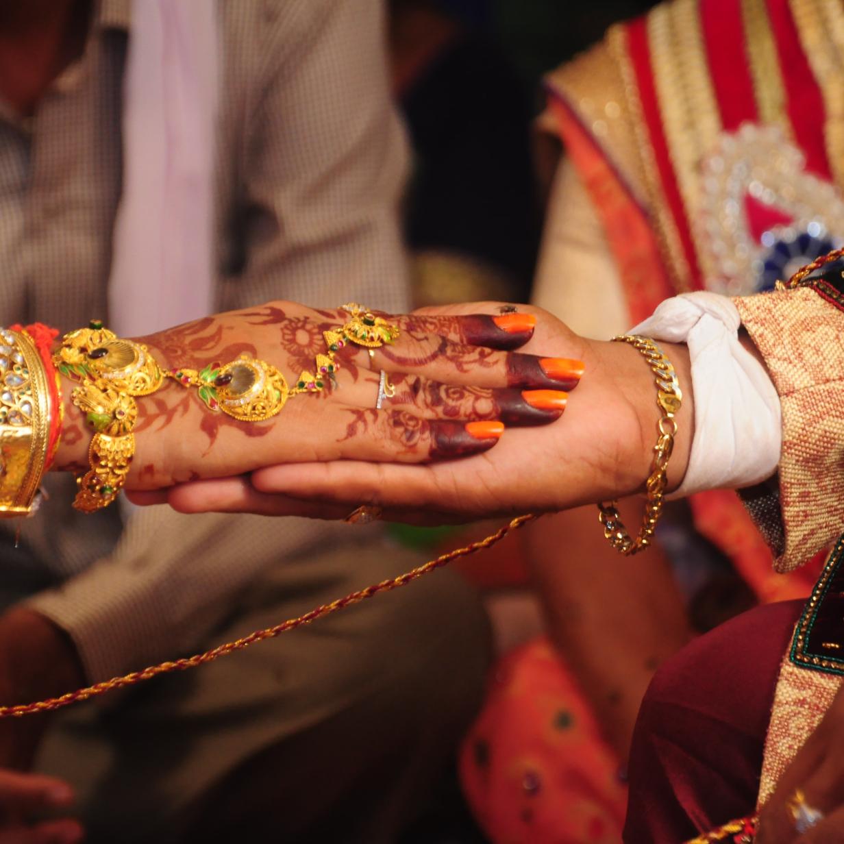 Braut Starb Bei Hochzeit In Indien Brautigam Heiratete Ihre Schwester 