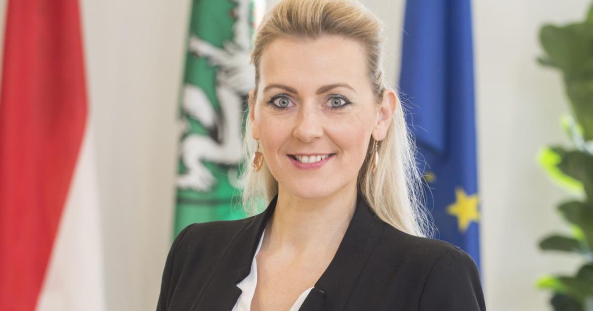 Christine Aschbacher Ministerin für Vereinbarkeit