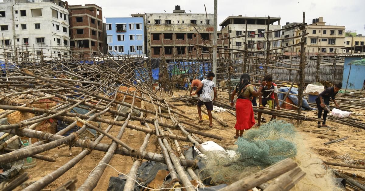 Zyklon zieht an Westküste Indiens entlang und fordert Tote