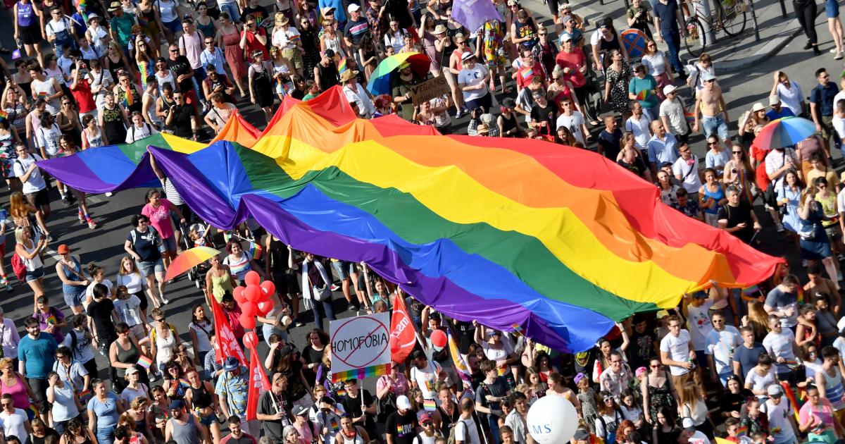 Ungarn verteidigt LGBT-feindliches "Anti-Pädophilen-Gesetz"
