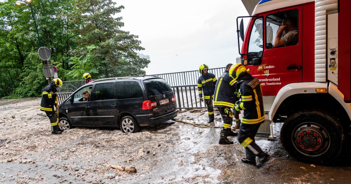Aufräumen und Schadensermittlung in Hochwasser-Regionen