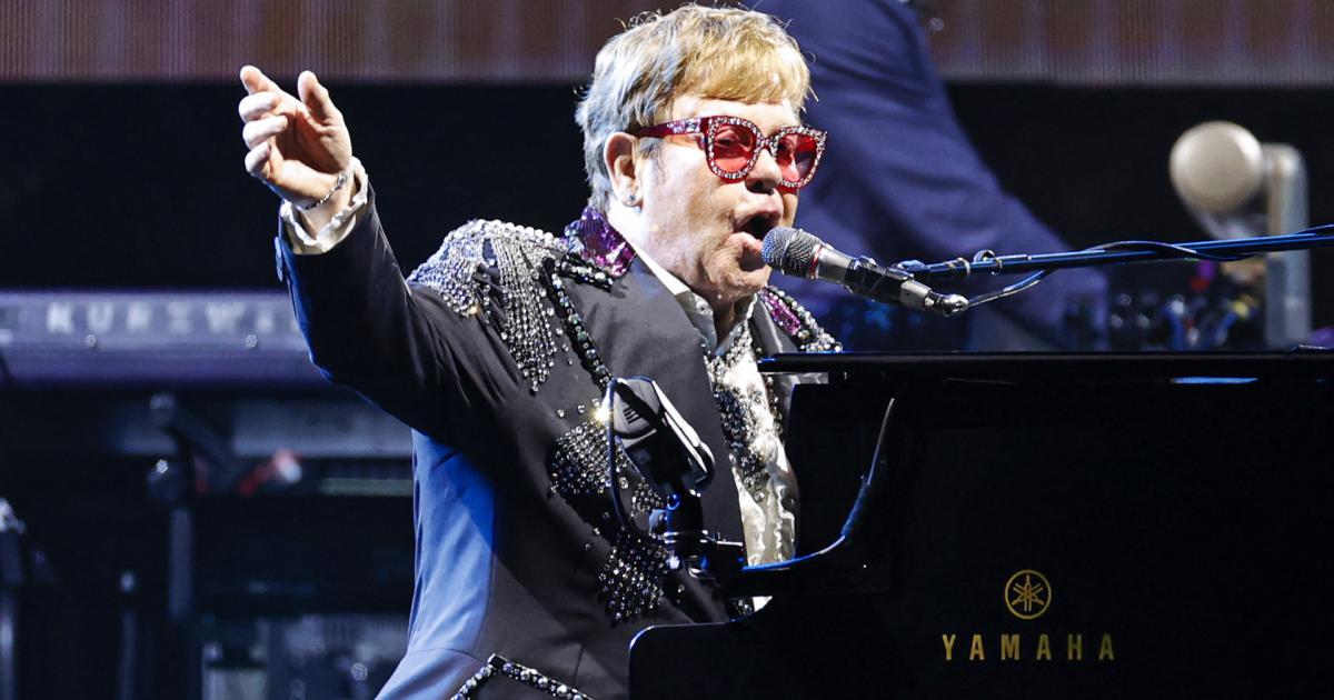 Elton John sang bei Konzert in Toronto für Queen