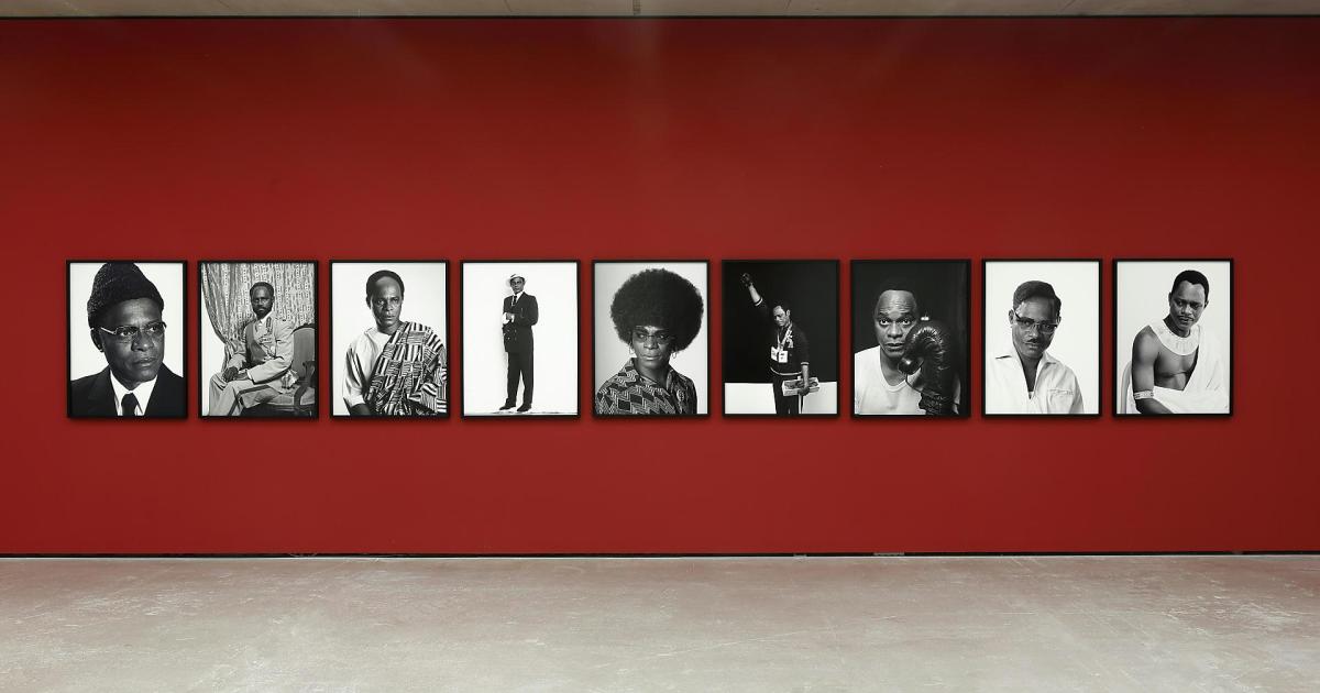 Personale von Samuel Fosso in Salzburger Museum der Moderne