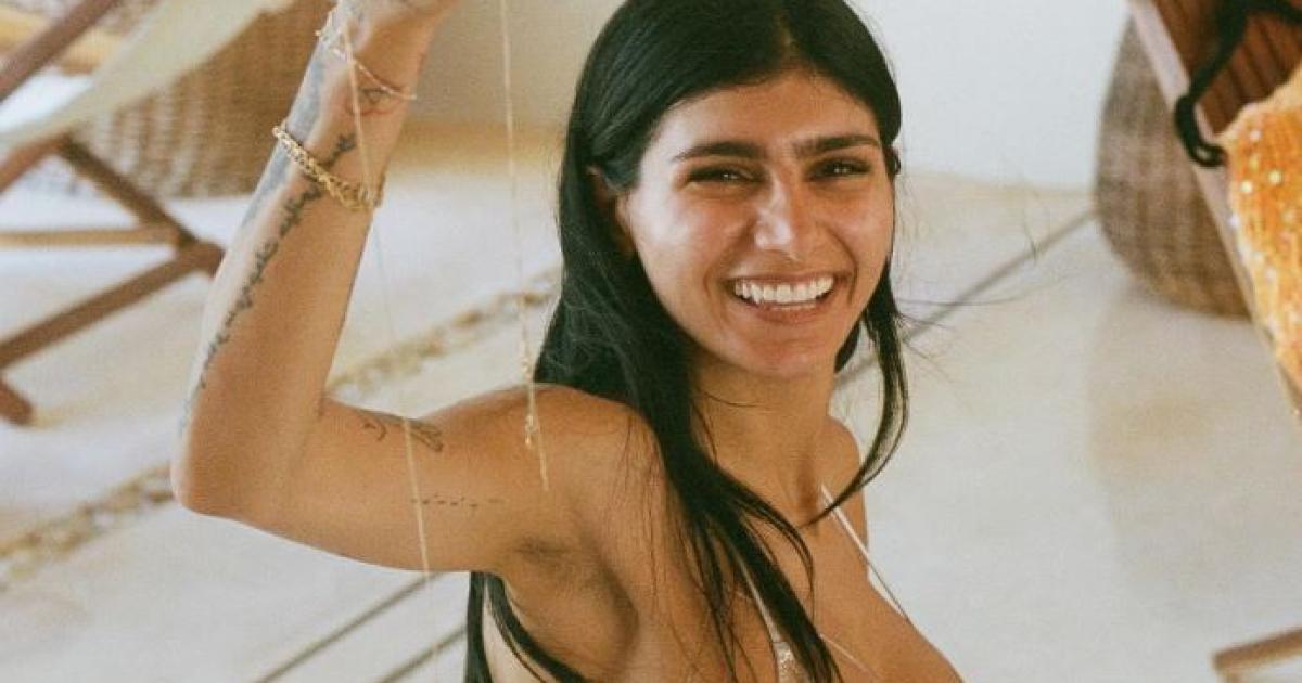 Bandelt-Mia-Khalifa-mit-Fu-baller-Juli-n-lvarez-an-